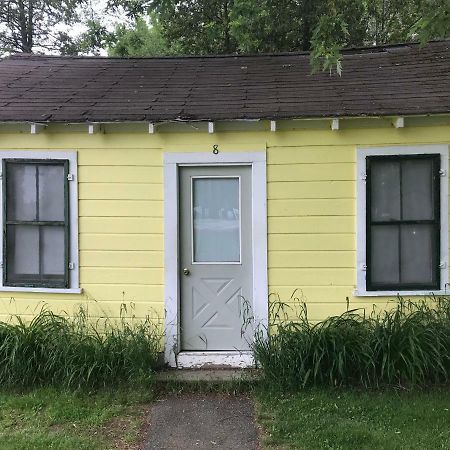 Katahdin Cabins Hotel Millinocket Exterior foto