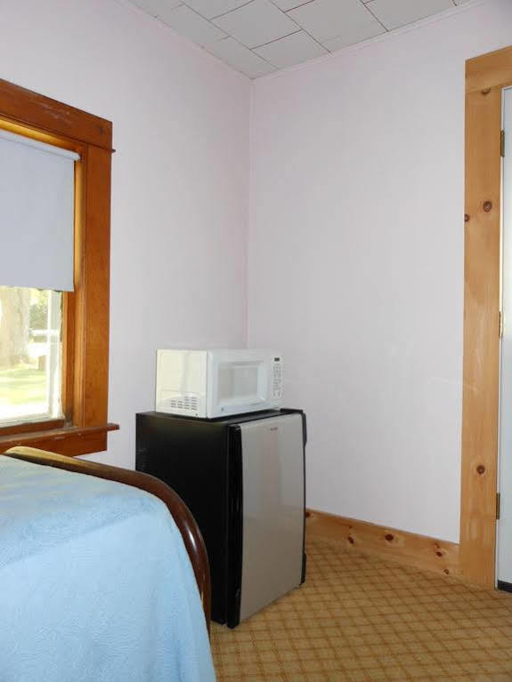 Katahdin Cabins Hotel Millinocket Exterior foto